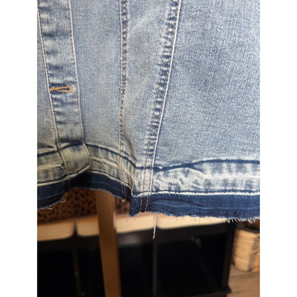 LOGO Lori Goldstein Denim Jacket Light Wash Raw Hem Longline Trucker Blue 6 - Picture 6 of 10